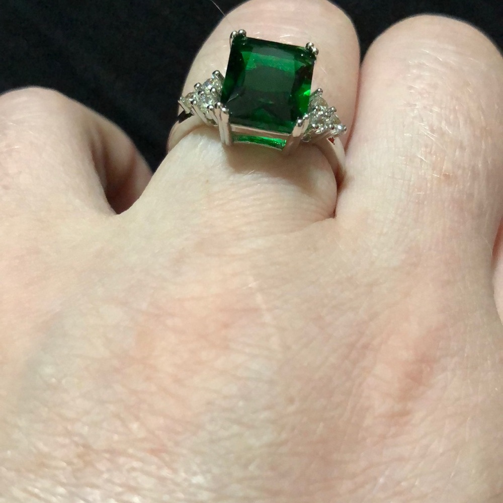Elegant 925 Silver Princess Cut 2.0ct Emerald Ring - Picture 6 of 8